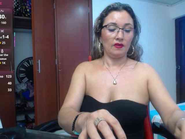 noelia-milf19 webcam