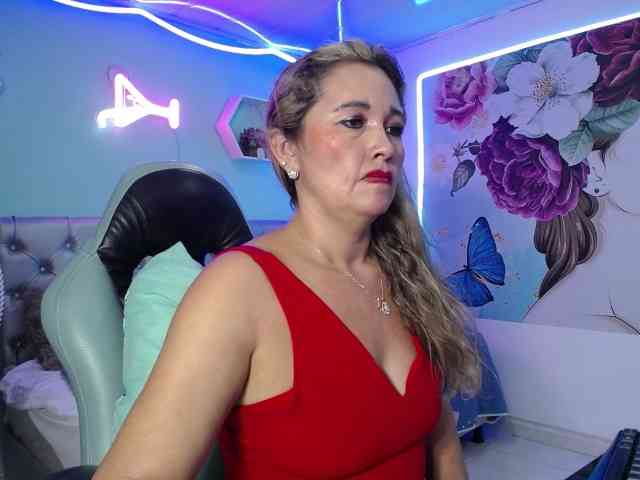 noelia-milf19 webcam