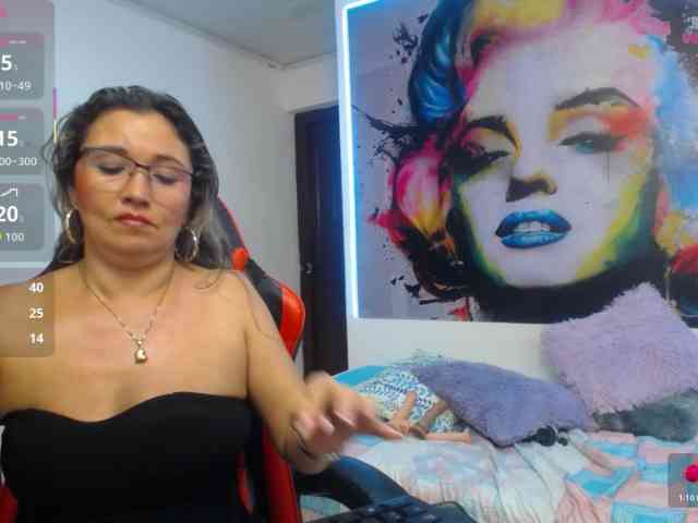 noelia-milf19 webcam