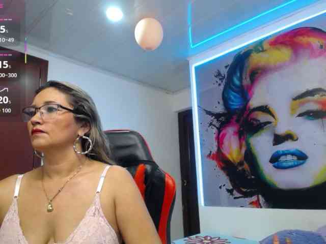 noelia-milf19 webcam