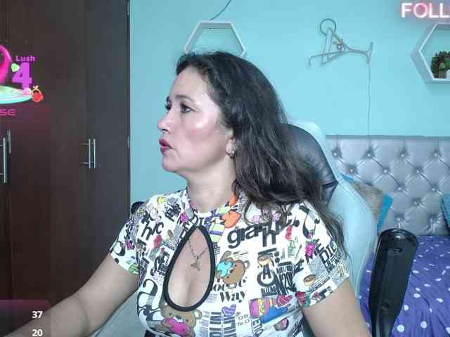noelia-milf19 webcam