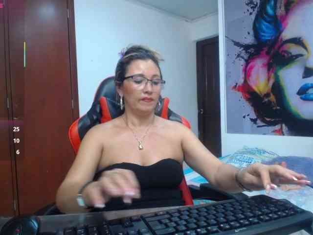 noelia-milf19 webcam