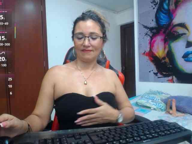 noelia-milf19 webcam