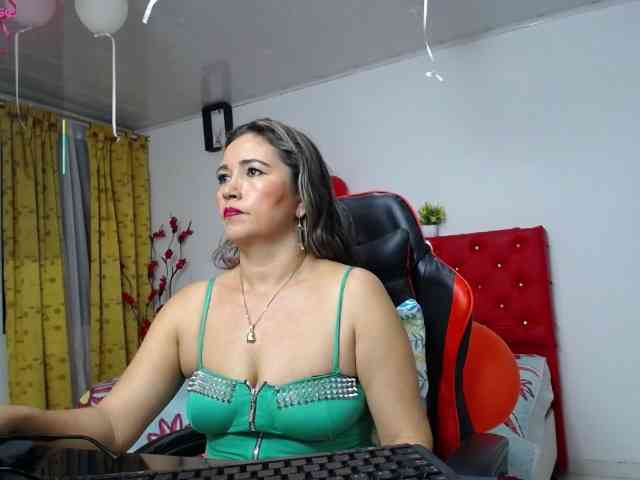 noelia-milf19 webcam