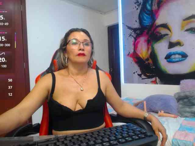 noelia-milf19 webcam
