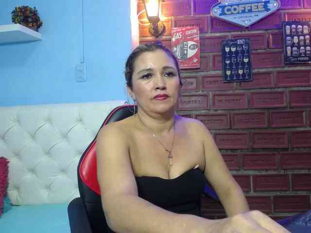 noelia-milf19 webcam