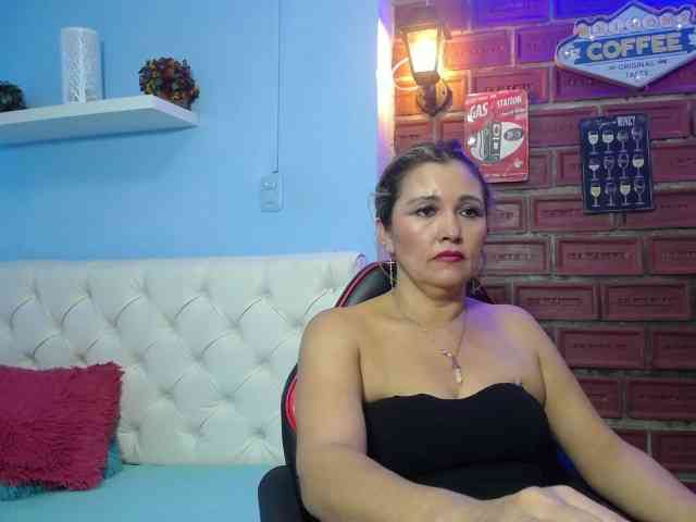 noelia-milf19 webcam