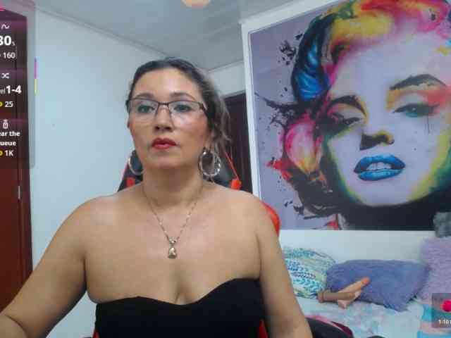 noelia-milf19 webcam