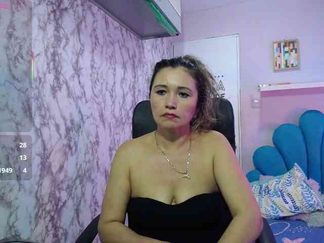 noelia-milf19 webcam