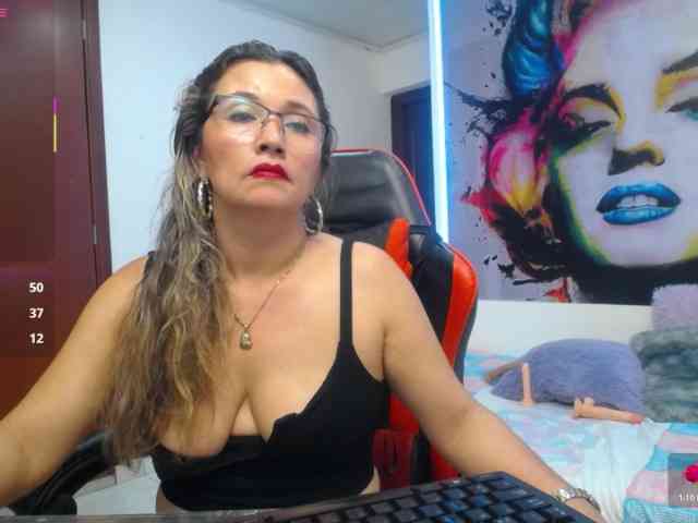 noelia-milf19 webcam