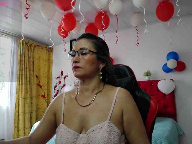 noelia-milf19 webcam