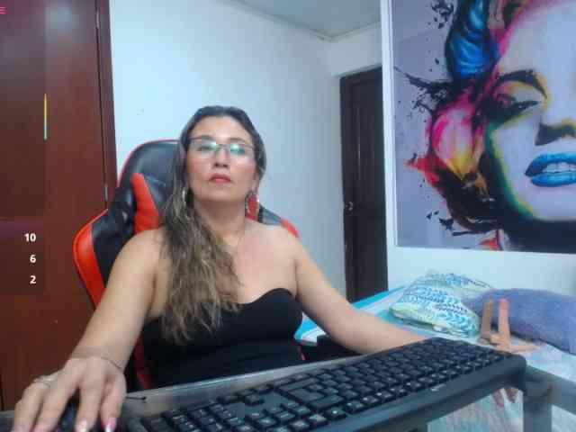 noelia-milf19 webcam