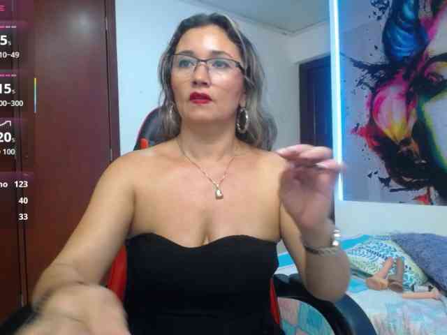 noelia-milf19 webcam