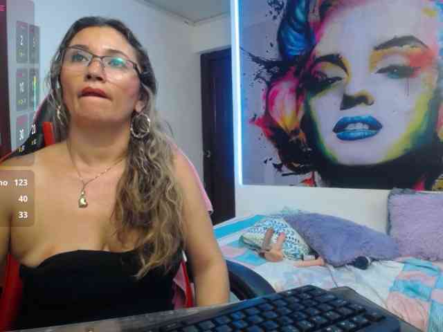 noelia-milf19 webcam