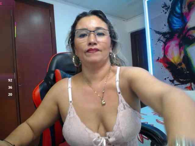 noelia-milf19 webcam