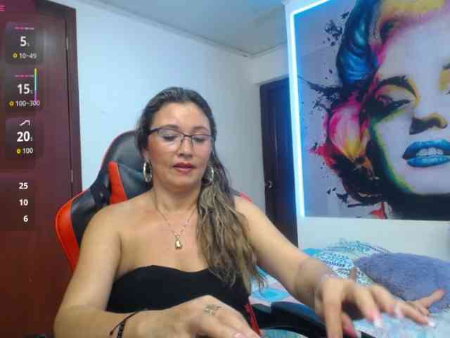 noelia-milf19 webcam