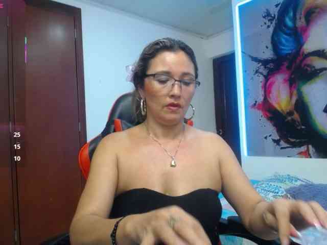 noelia-milf19 webcam
