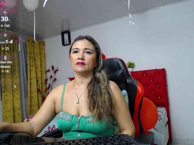 noelia-milf19 webcam