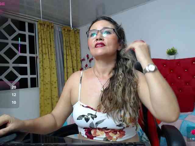 noelia-milf19 webcam