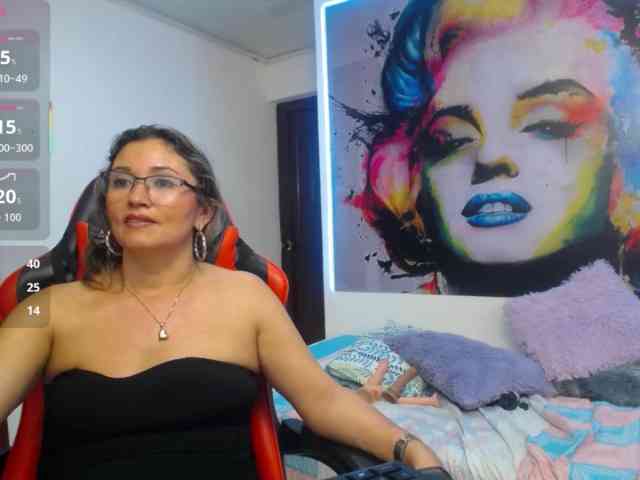 noelia-milf19 webcam