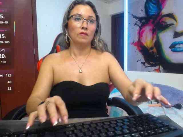 noelia-milf19 webcam