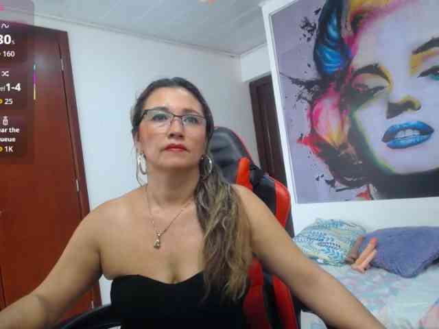 noelia-milf19 webcam