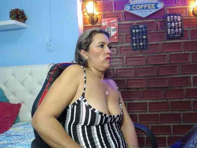 noelia-milf19 webcam