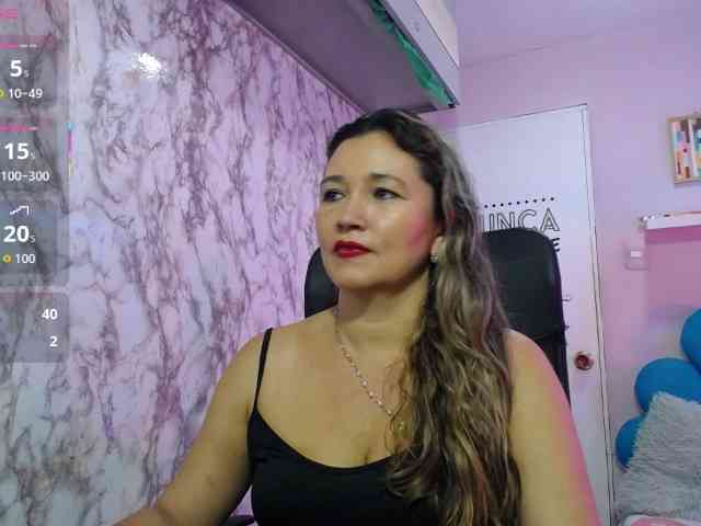 noelia-milf19 webcam