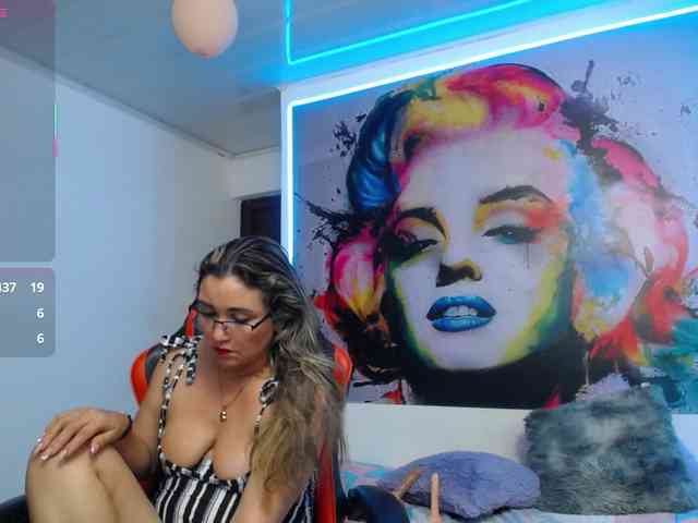 noelia-milf19 webcam