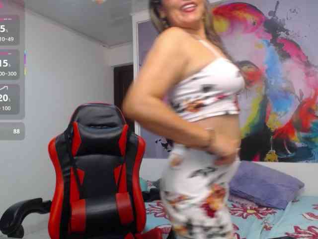 noelia-milf19 webcam