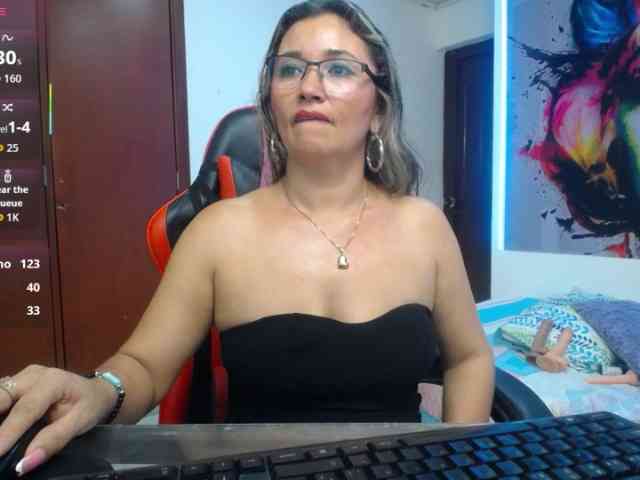 noelia-milf19 webcam