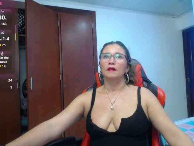 noelia-milf19 webcam