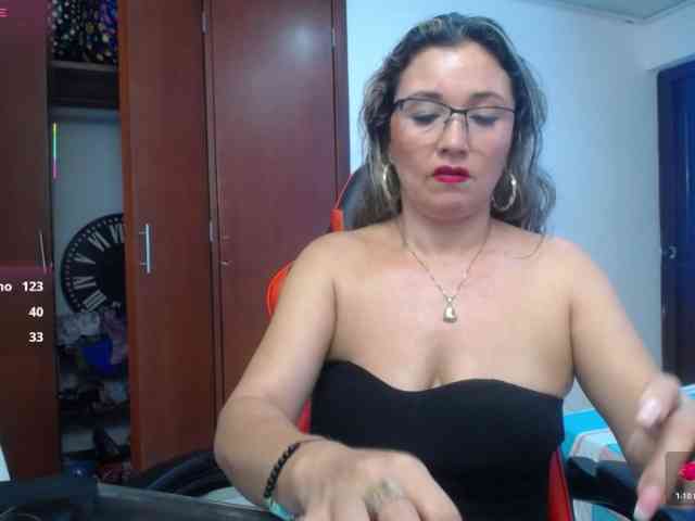 noelia-milf19 webcam