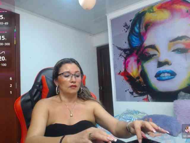 noelia-milf19 webcam