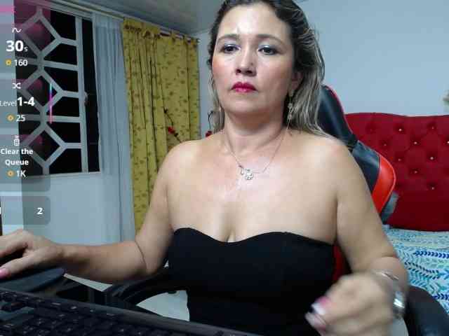 noelia-milf19 webcam
