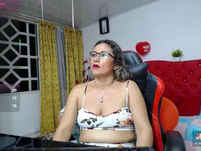 noelia-milf19 webcam