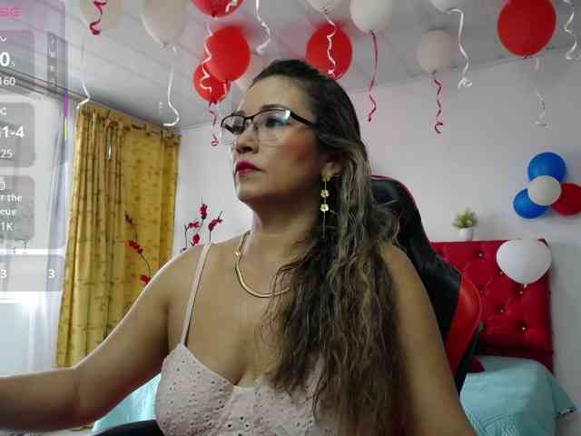 noelia-milf19 webcam