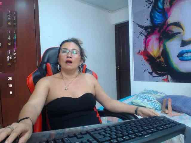noelia-milf19 webcam