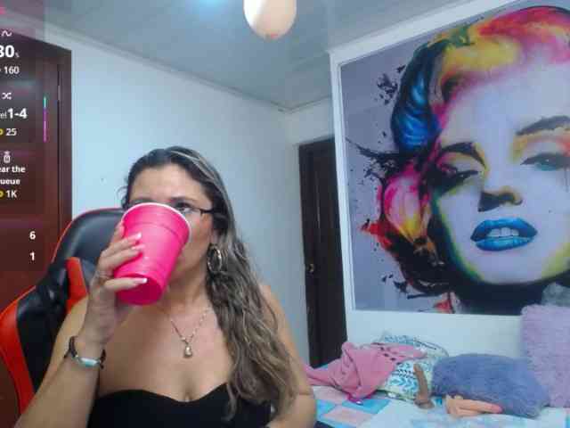 noelia-milf19 webcam