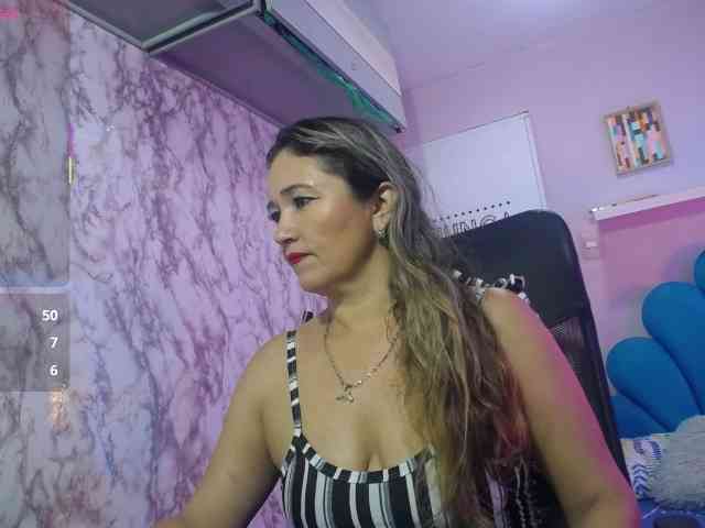 noelia-milf19 webcam