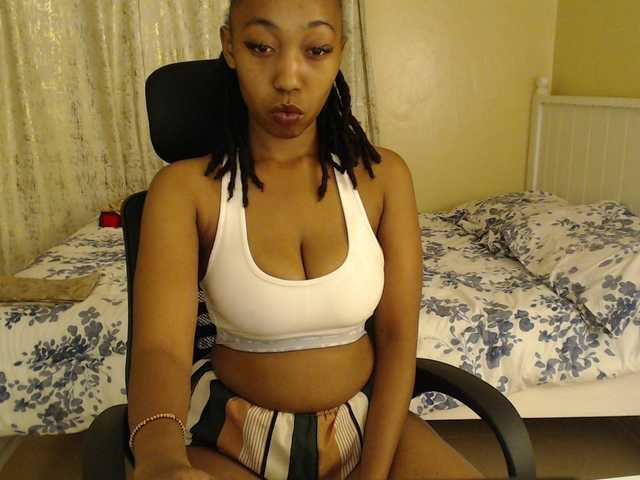 Mariewana's BongaCams show and profile