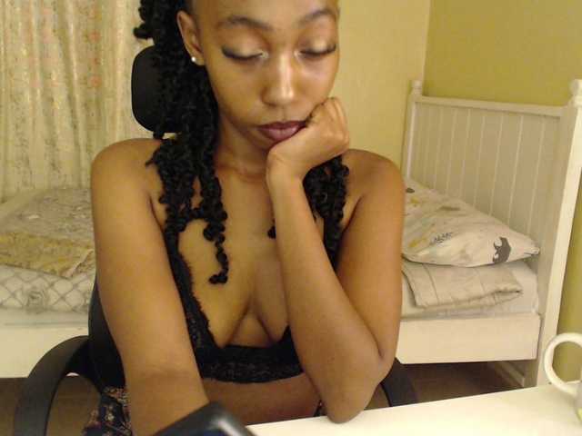 Mariewana's BongaCams show and profile