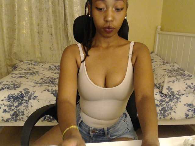 Mariewana's BongaCams show and profile