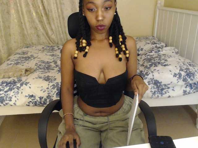 Mariewana's BongaCams show and profile