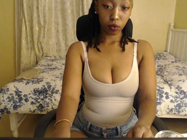 Mariewana's BongaCams show and profile