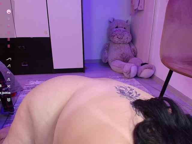 Naughtykiss22 webcam