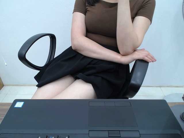 Lady-Young's BongaCams show and profile