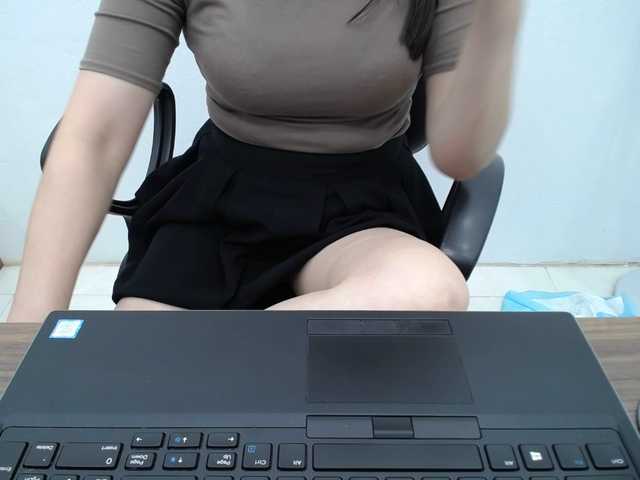 Lady-Young live cam profile