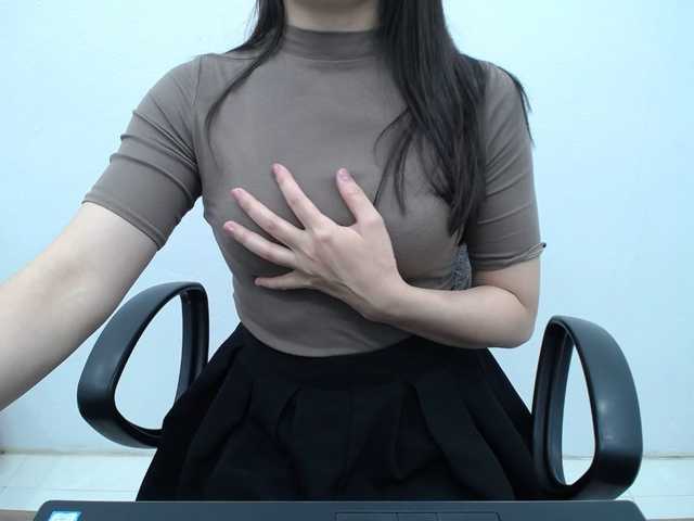 Lady-Young's BongaCams show and profile