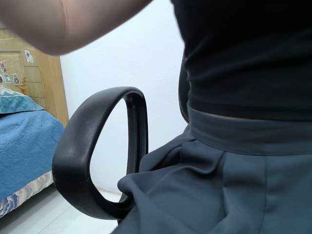 Lady-Young's BongaCams show and profile